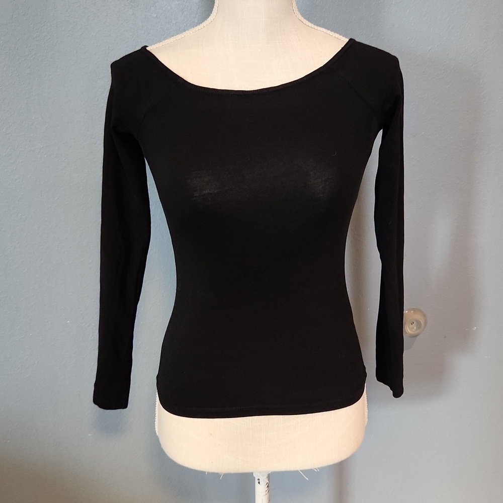 Asos activewear scoopneck long sleeve black basic cropped top Balletcore Minimal